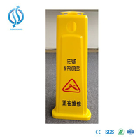 Cono de seguridad de precaución de tres lados de color amarillo de 65 cm