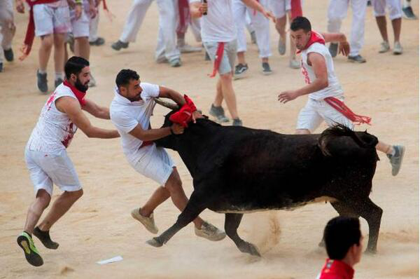 Pamplola Bull-Running- Fiesta
